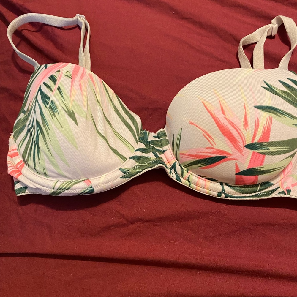Pink Victoria’s Secret bra